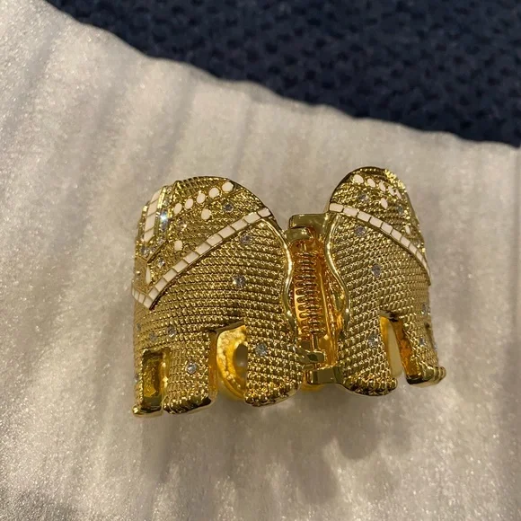 NIP Lilly Pulitzer elephant clutch. - Picture 2 of 6